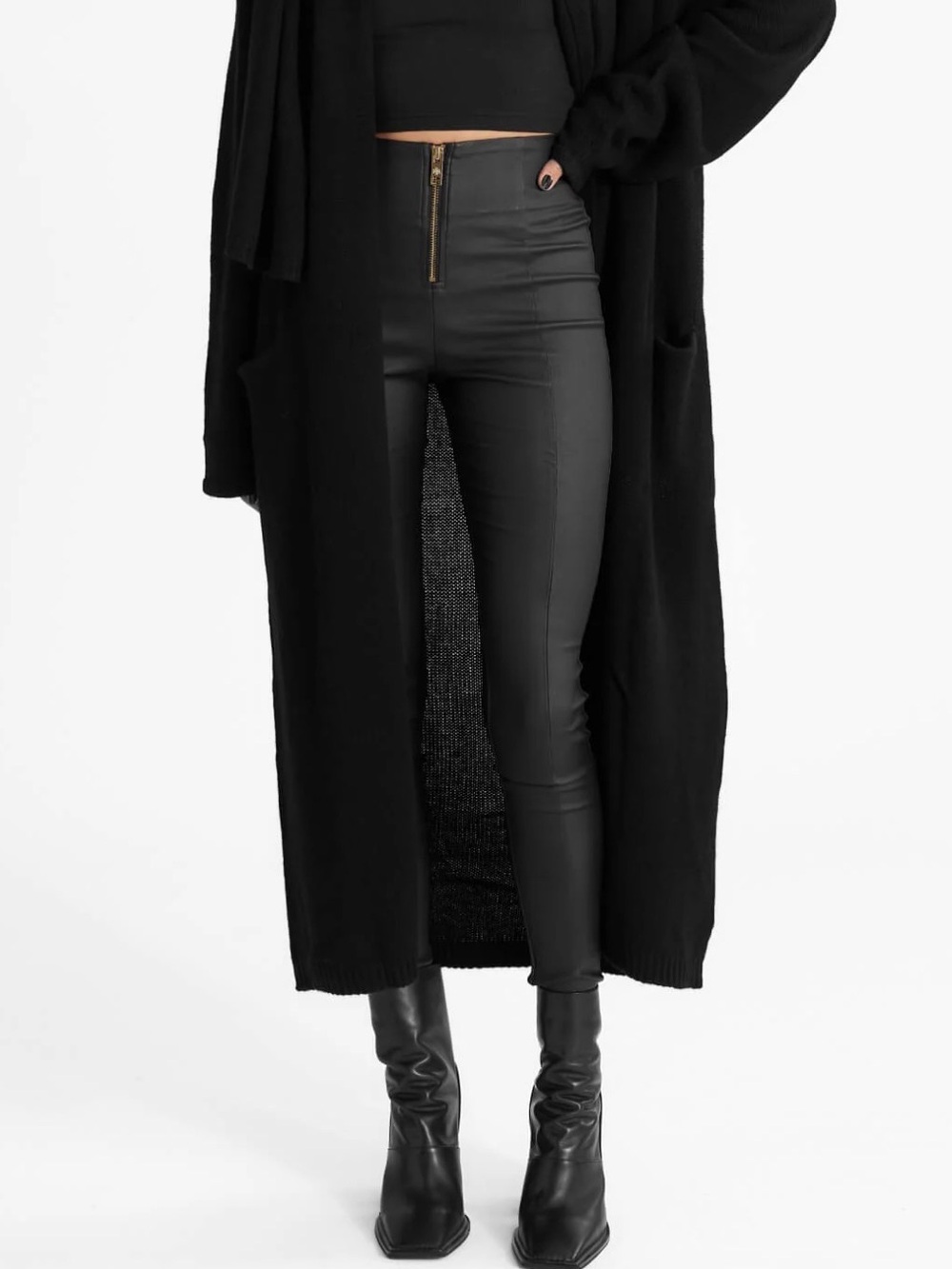 Faux-Leather High-Rise Skinny Pants in Black